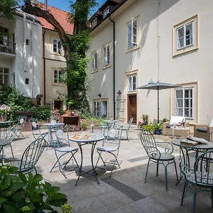 Hotell Monastery Garden